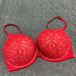 Victoria’s Secret bombshell bra 38C